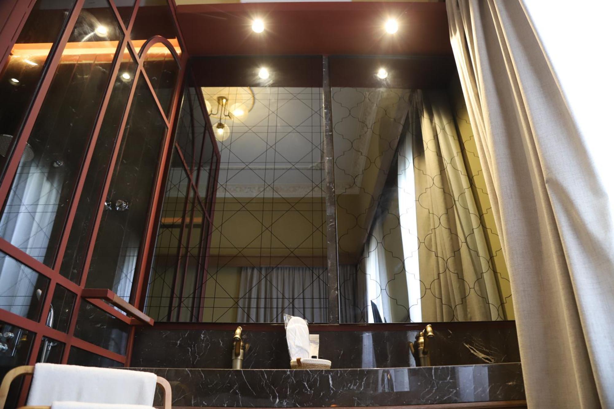 Hotel Lost Gemmayzeh Beirut Exteriör bild